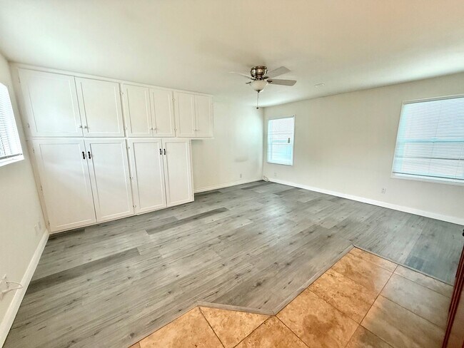 Building Photo - 3 units