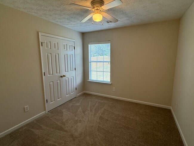 Building Photo - Prattville Home