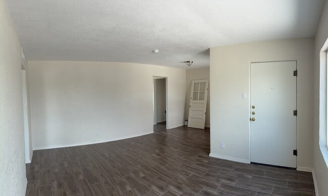Building Photo - 608 Barcelona Dr