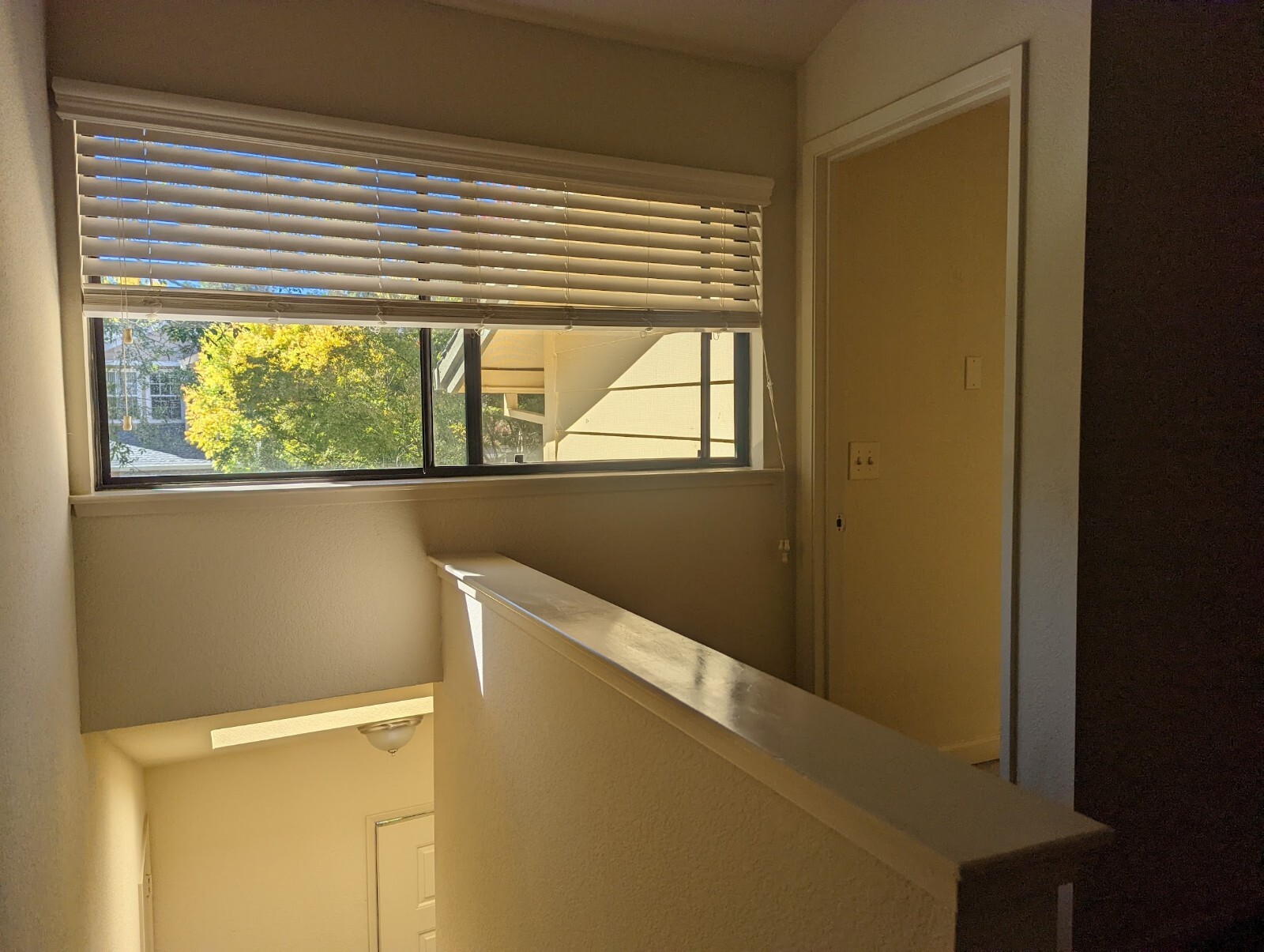Building Photo - 1704 Woodlake Dr