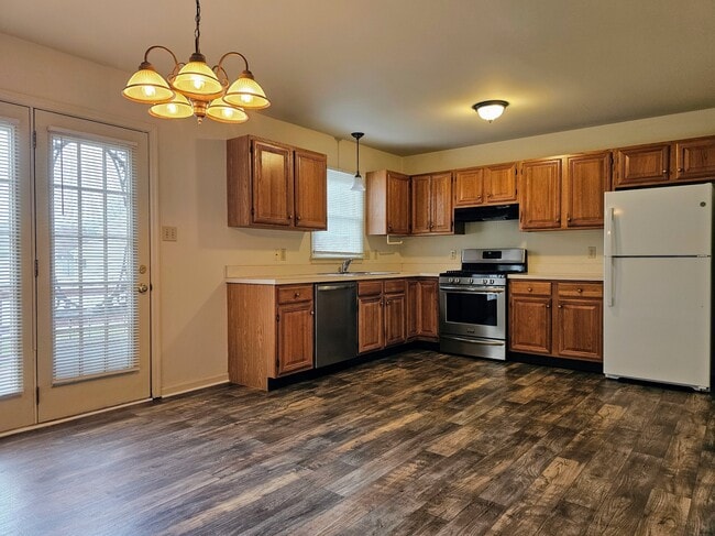 Building Photo - 88 Robinhill Dr