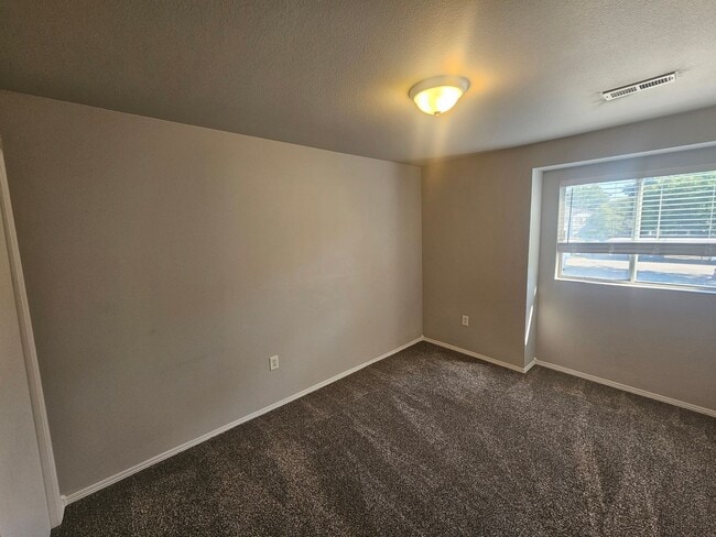 Building Photo - The Perfect Blend of Comfort and Function
