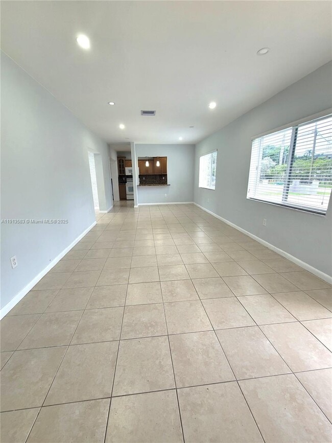 Building Photo - 8839 SW 28th St