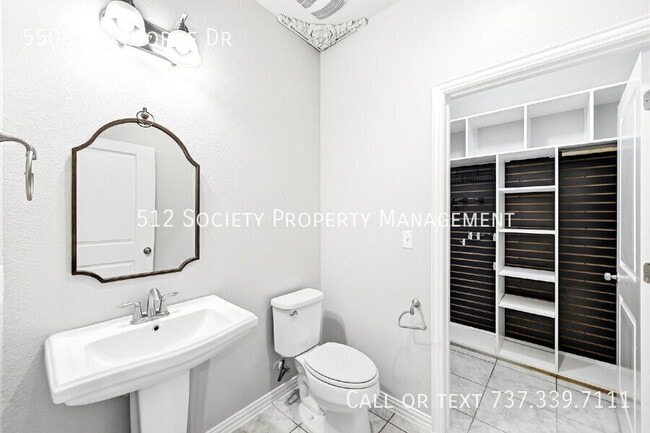 Building Photo - 5508 Baythorne Dr