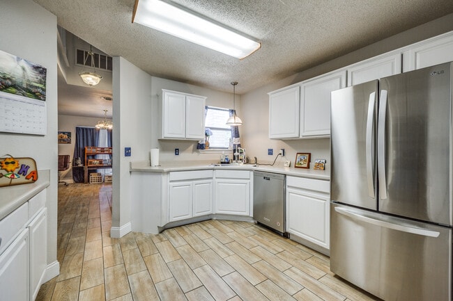 Building Photo - 1027 Hedgestone Dr