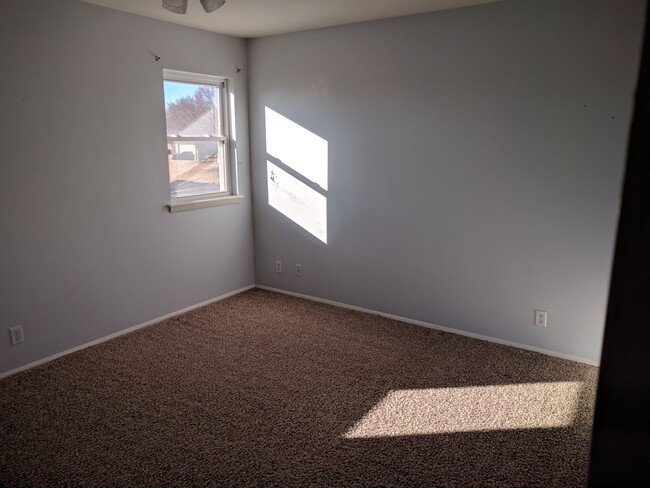 2nd floor bedroom with carpet &amp; large closet - 8716 E 47th Pl