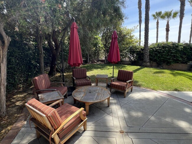 Building Photo - Amazingly Remodeled 4 Bed 4 Bath Luxury Home in North Orange with Solar!