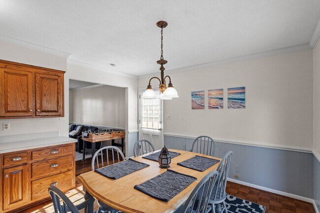 Building Photo - Charming 3 Bed, 2 Bath on Ward Street, Close to Universities