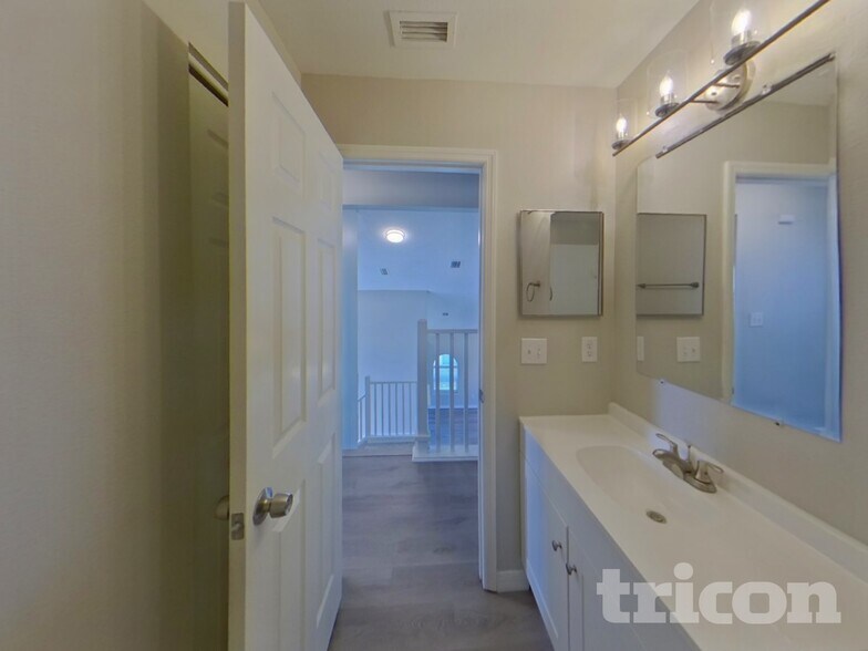 Building Photo - 13445 Beechberry Dr