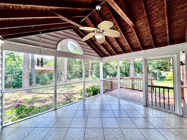 Building Photo - Brick ranch on half acre lot in Virginia B...
