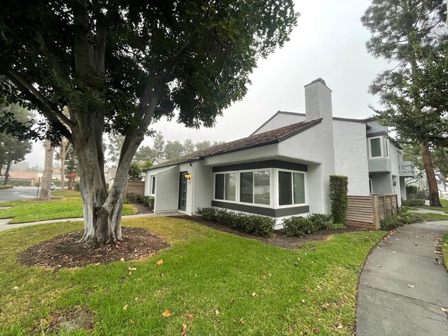 Building Photo - Clean and Updated 3 bed 2 bath House with ...