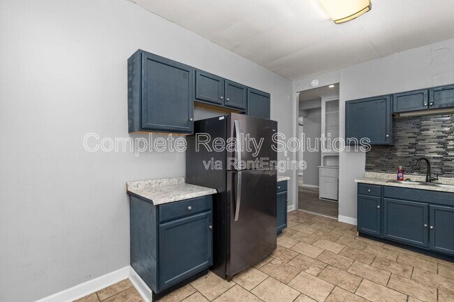 Building Photo - 5866 Etzel Ave