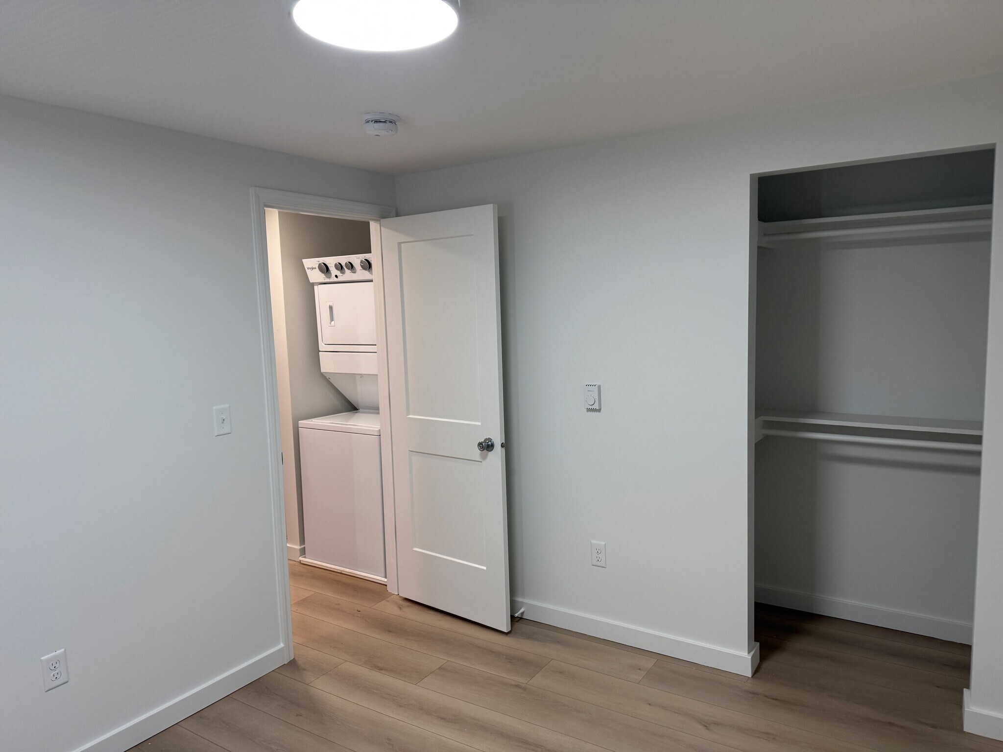 Building Photo - 418 Oak St