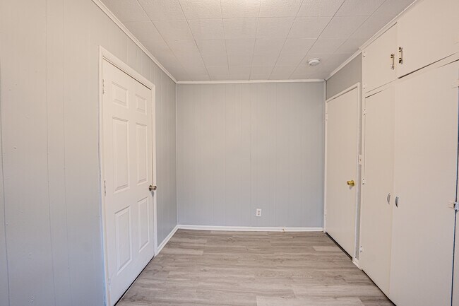 Building Photo - 2019 Overdene Ave