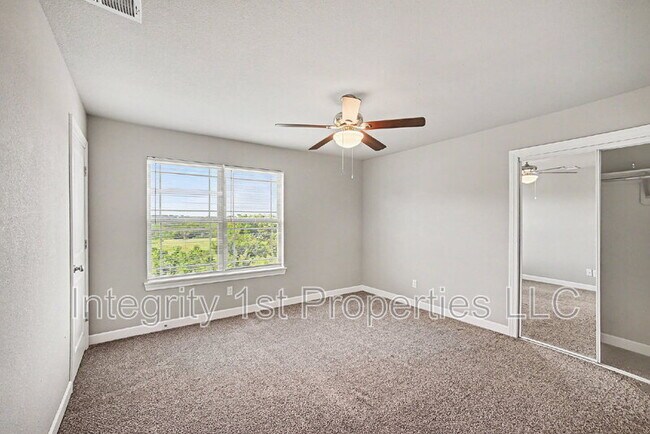 Building Photo - 10510 Clubhouse Dr