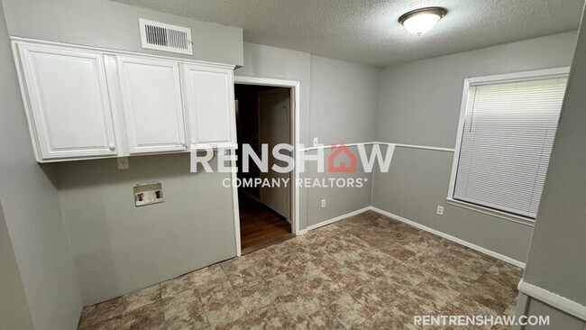 Building Photo - 381 N Manassas St