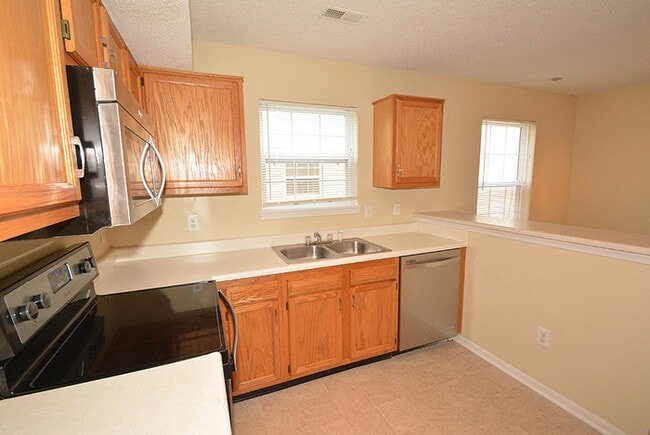 Building Photo - Pike Township 4 bedroom home