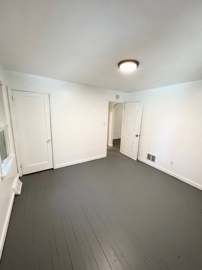Building Photo - Newly Renovated 2 Bedroom 1 Bathroom in Verona- Garage and Stainless Appliances