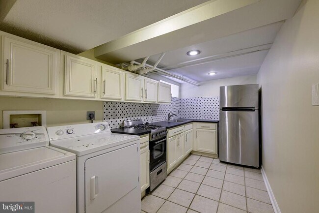 Building Photo - 2827 11th St NW