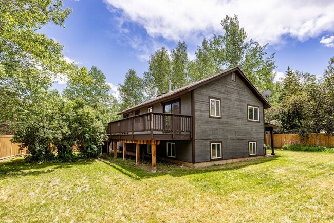Building Photo - Tranquil Park Meadows Escape with Large Pr...