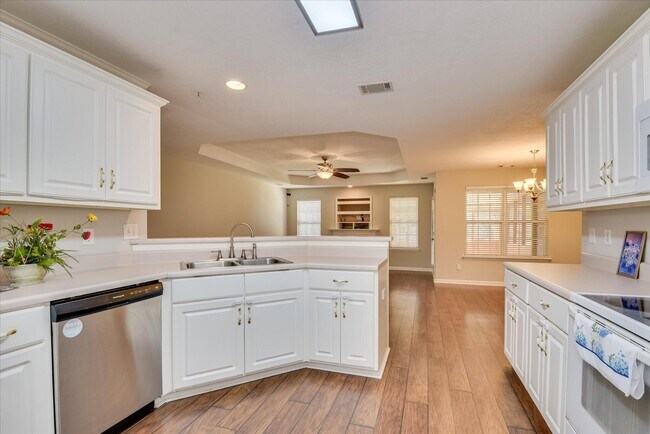 Building Photo - 703 Cannock Loop