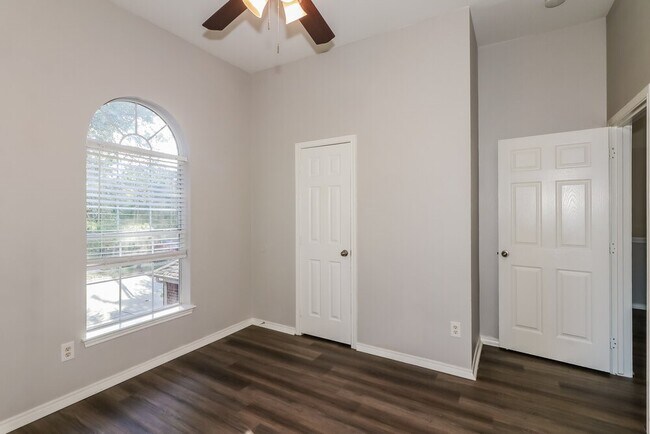 Building Photo - 9510 Wakefield Village Dr