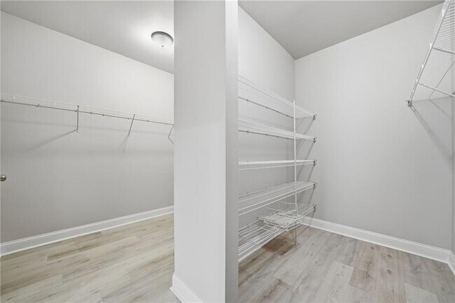 Building Photo - 7040 Ansley Pk Wy