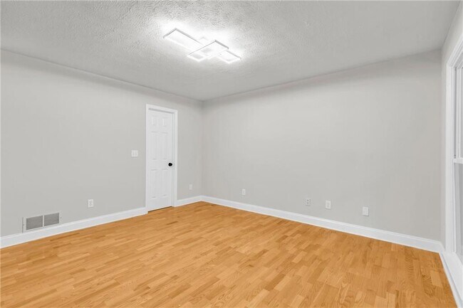 Building Photo - 141 Muddy River Rd