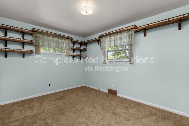 Building Photo - 1115 Hadwin Dr