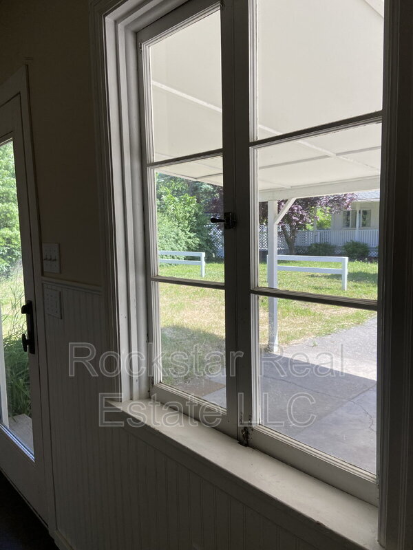 Building Photo - 4235.5 E Hartson Ave