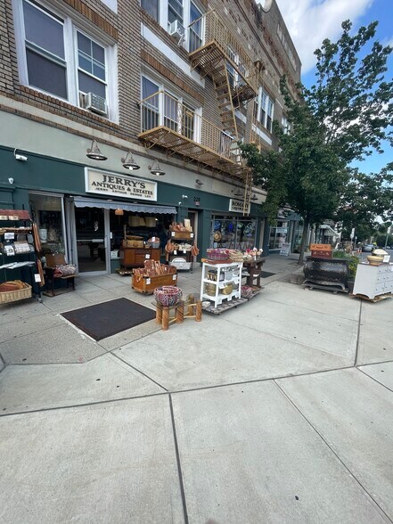 Building Photo - 227 Glenridge Ave