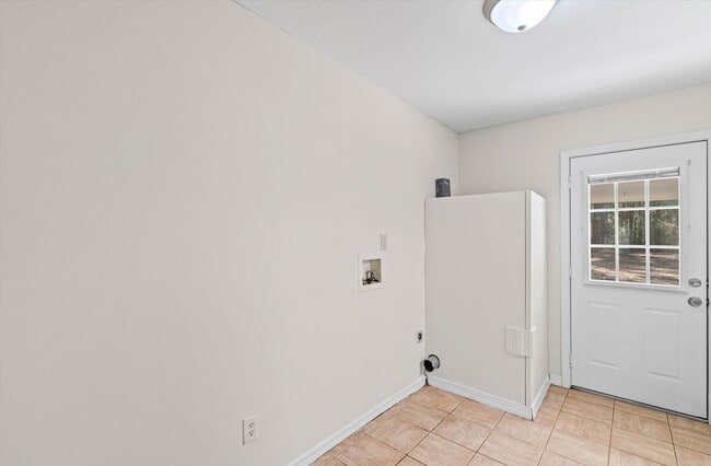 Building Photo - 165 Montclair Loop