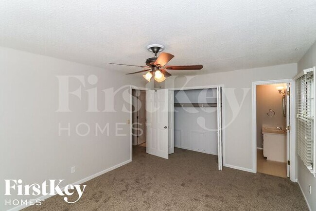 Building Photo - 1570 Sprayberry Dr