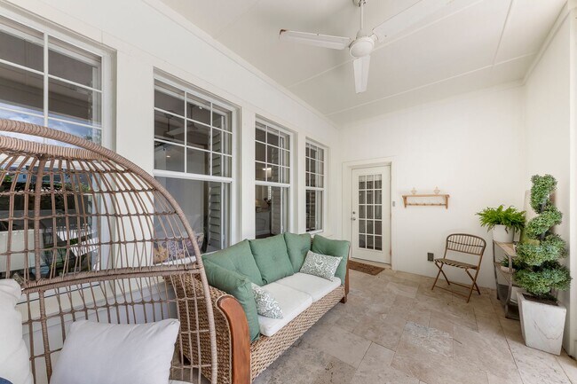 Building Photo - Baldwin Park Beauty! 3 bed/2.5 bath Pool H...