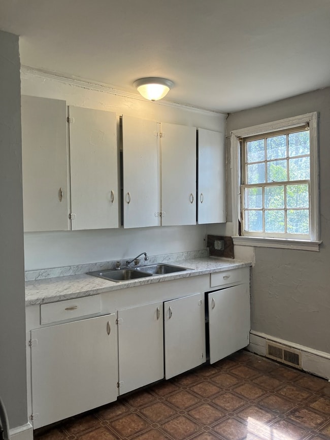 Building Photo - 304 Loring Dr