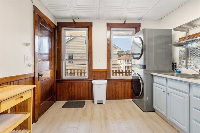 Building Photo - 11 Boylston St