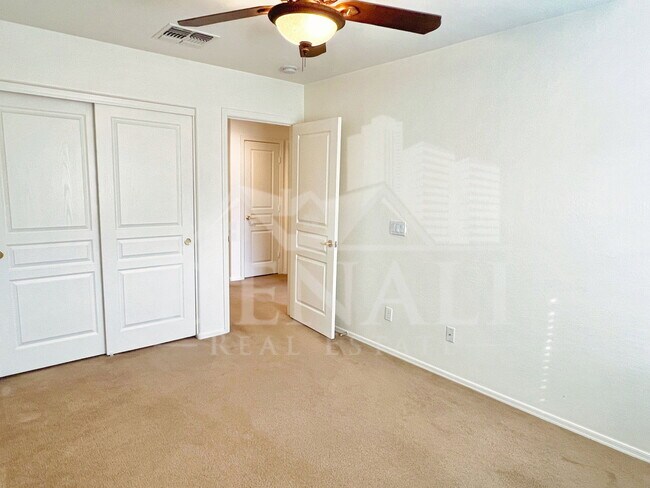 Building Photo - 113 E Palomino Dr