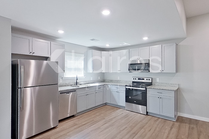 Building Photo - 126 Hughes Dr