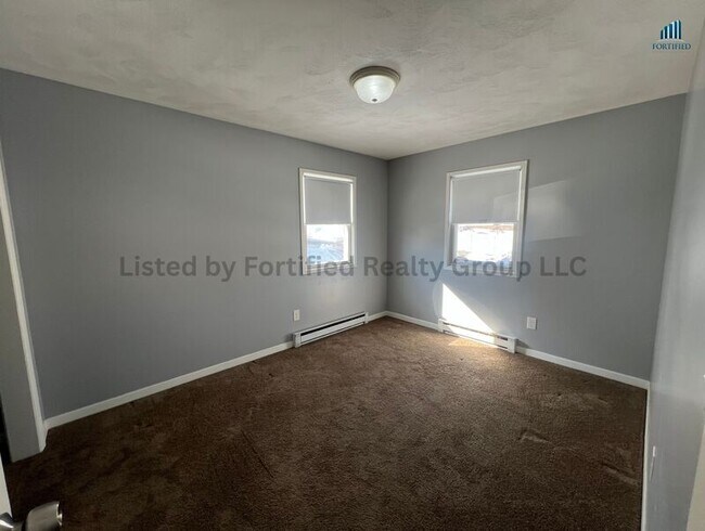 Building Photo - 2352 S Main St