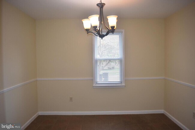 Building Photo - 16 Blue Ribbon Ct