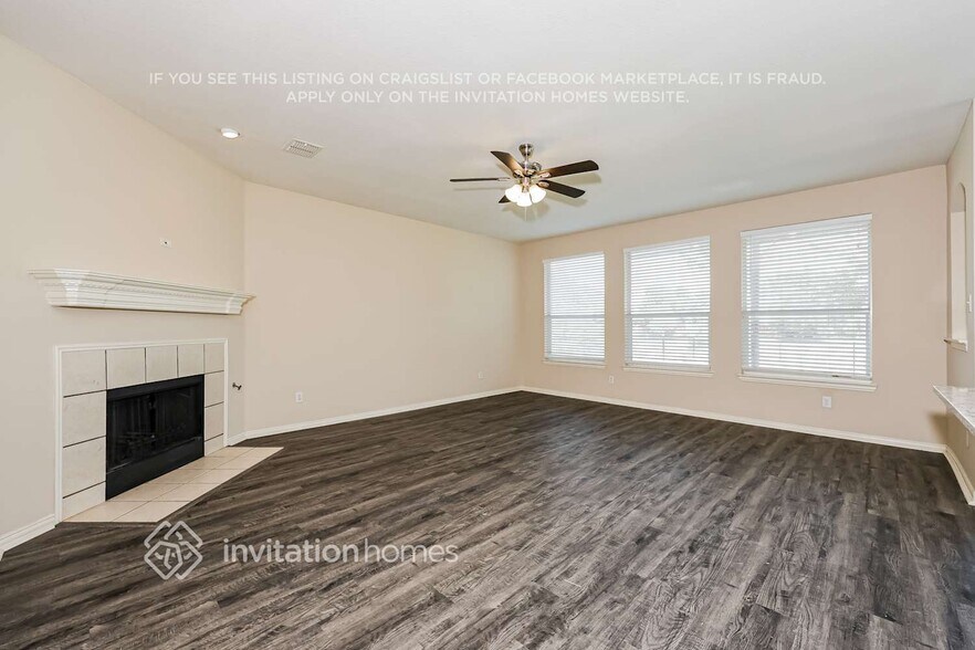 Building Photo - 5237 Bay View Dr