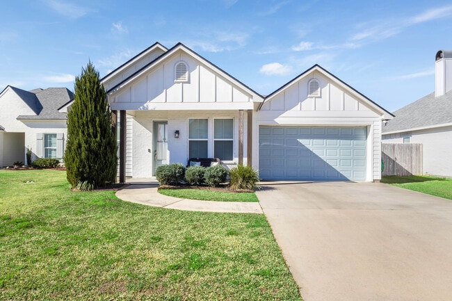 Building Photo - 204 San Sebastian Dr