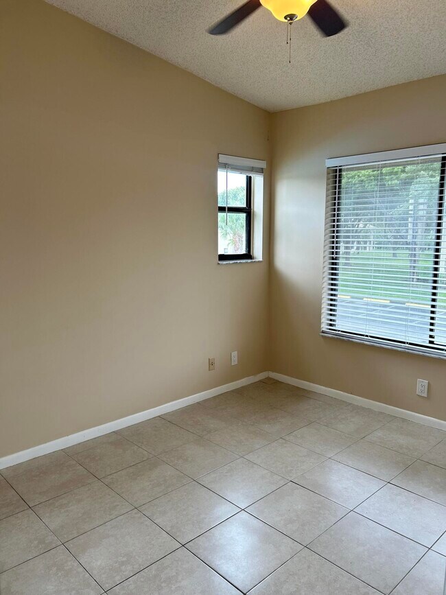 Building Photo - 6649 Somerset Dr
