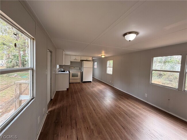 Building Photo - 7647 Ebson Dr