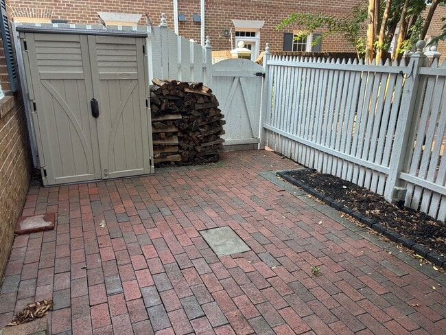 Building Photo - 1037 N Pitt St