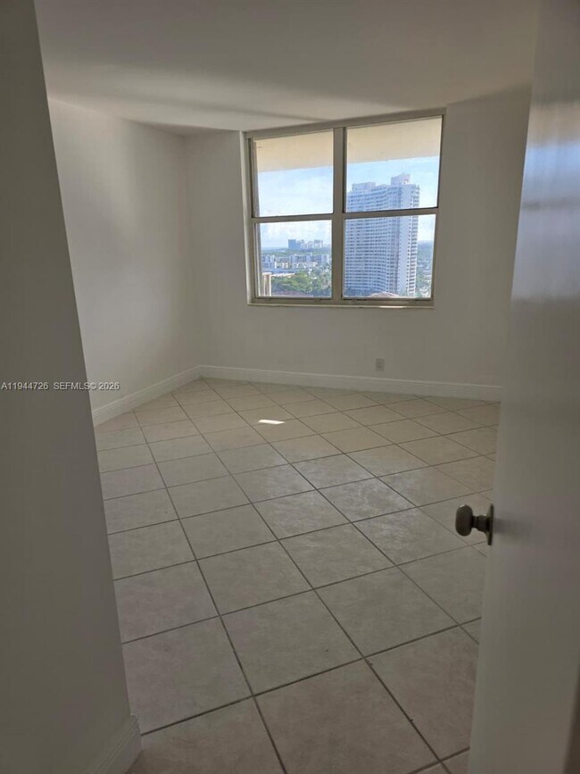 Building Photo - 18151 NE 31st Ct