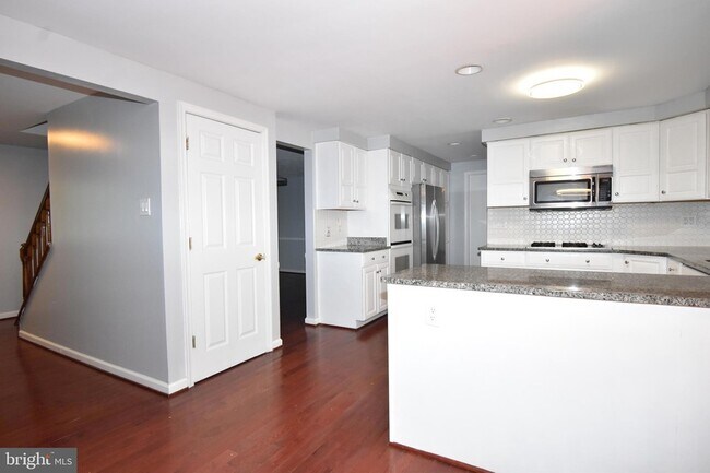 Building Photo - 8673 Cooperhawk Ct