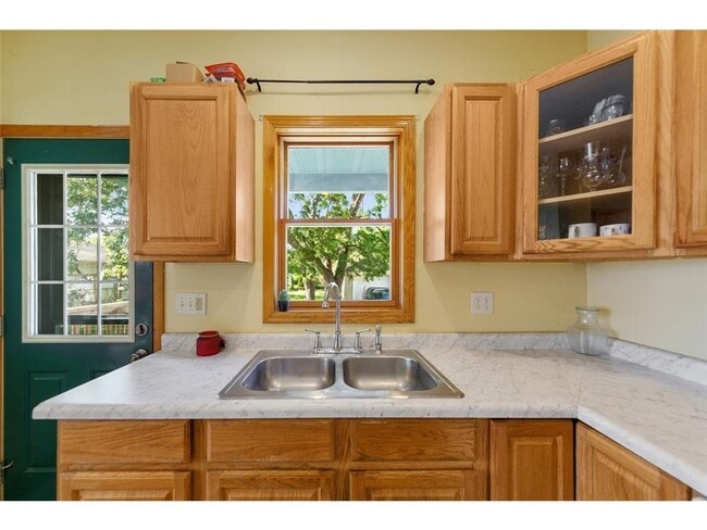 Building Photo - 530 6th St NW