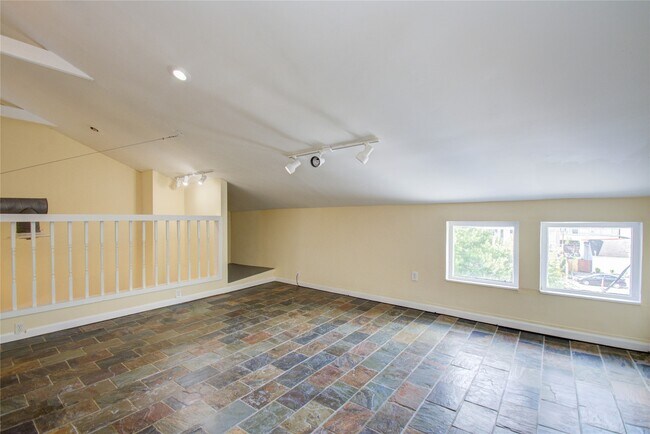 Building Photo - 5313 Palmetto St