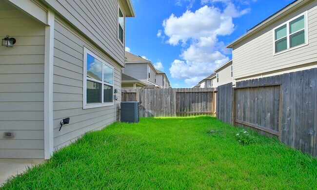 Building Photo - 3902 Deledda Dr